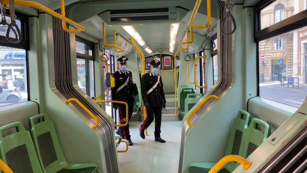 studentesse-molestate-sul-bus,-i-carabinieri-di-tor-bella-monaca-arrestano-31enne-nigeriano-•-terzo-binario-news