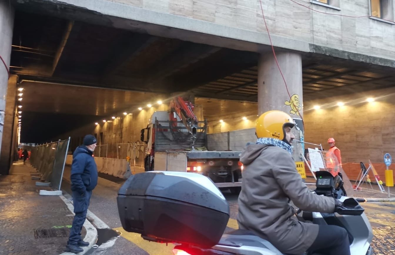addio-senzatetto,-il-comune-di-roma-mura-il-sottopasso-turbigo
