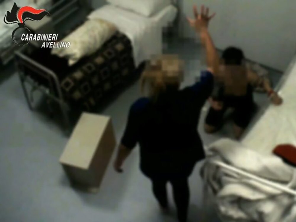 oss-arrestata-e-due-colleghe-denunciate-per-violenza-e-maltrattamenti-su-paziente-disabile.