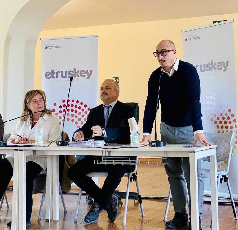 promozione-turistica,-nasce-il-brand-“etruskey”:-presentato-il-logo-de-“la-terra-dei-re”-•-terzo-binario-news