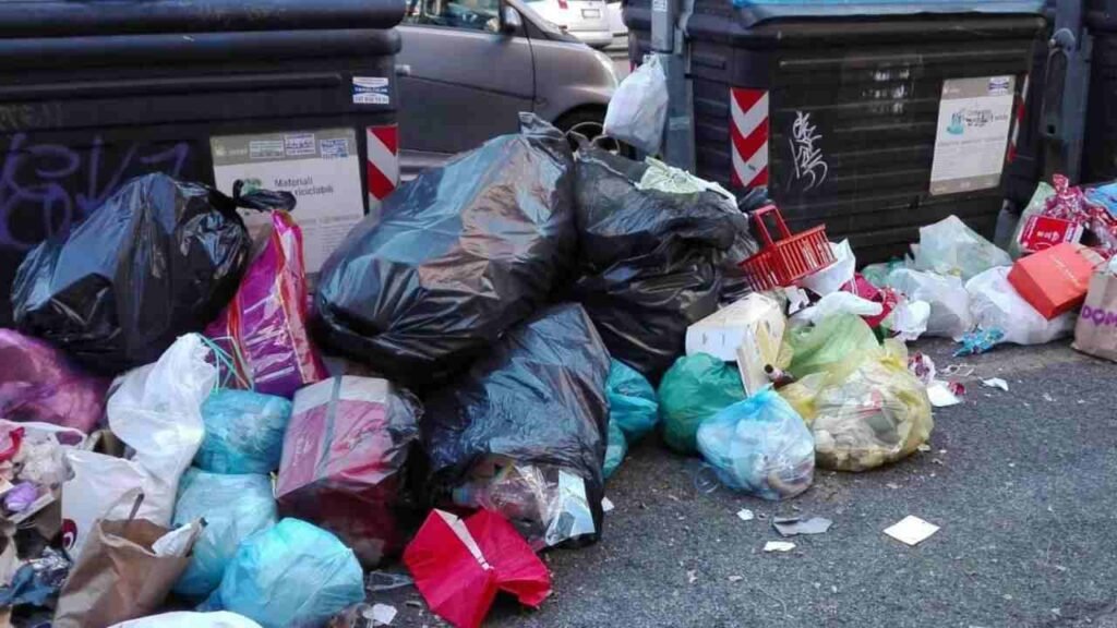 rifiuti,-lazio.-la-spesa-media-per-tasse-e-332-euro-a-famiglia,-le-differenze-tra-i-capoluoghi-–-il-quotidiano-del-lazio