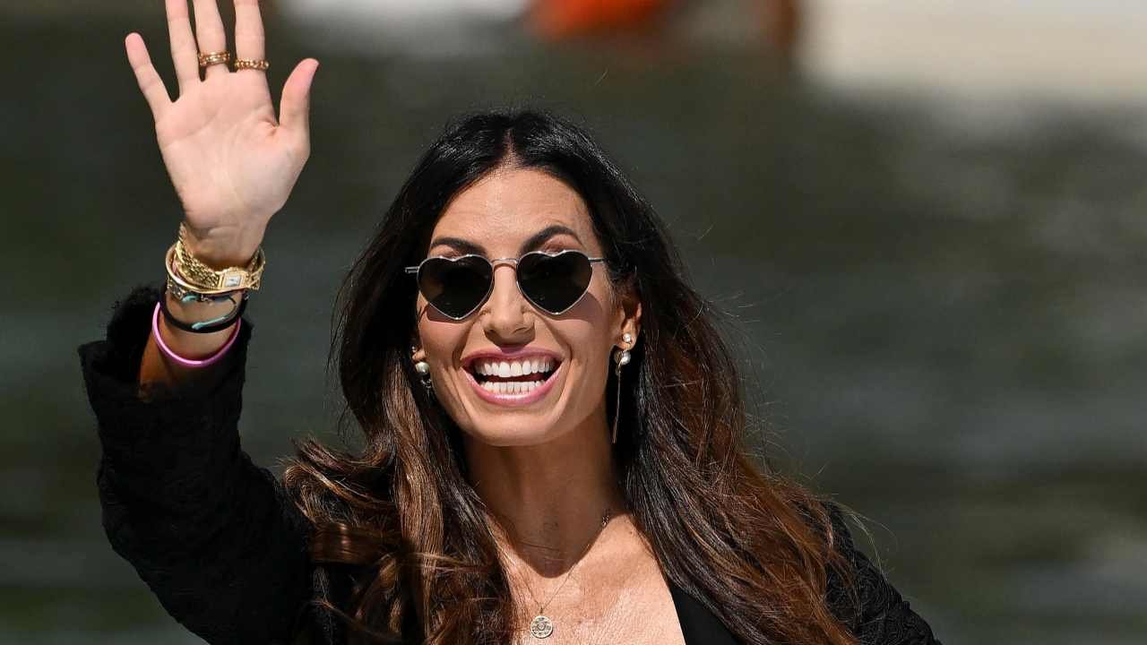 elisabetta-gregoraci-in-fuga-d'amore:-l'incantevole-showgirl-al-fianco-della-sua-nuova-fiamma-–-il-democratico-–-giornale-di-libera-informazione