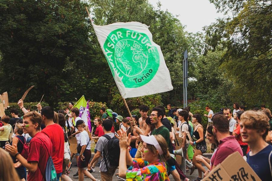 lettera-dei-fridays-a-domani-su-clima,-eventi-e-aziende