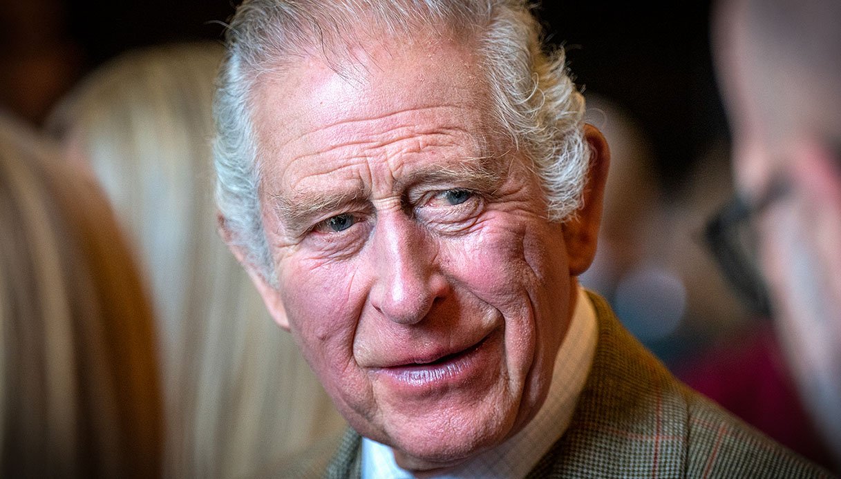 re-carlo-contrattacca:-harry-e-meghan-esclusi-dal-natale-in-famiglia-dopo-il-trailer-del-documentario