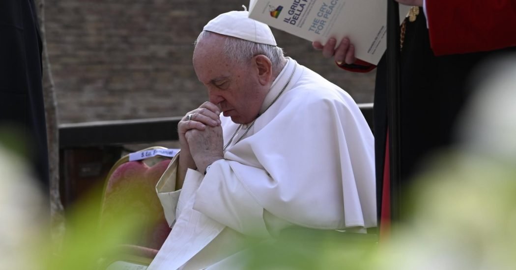 il-libro-enciclica-con-tutti-gli-appelli-alla-pace-del-papa:-“con-la-guerra-tutti-sconfitti”