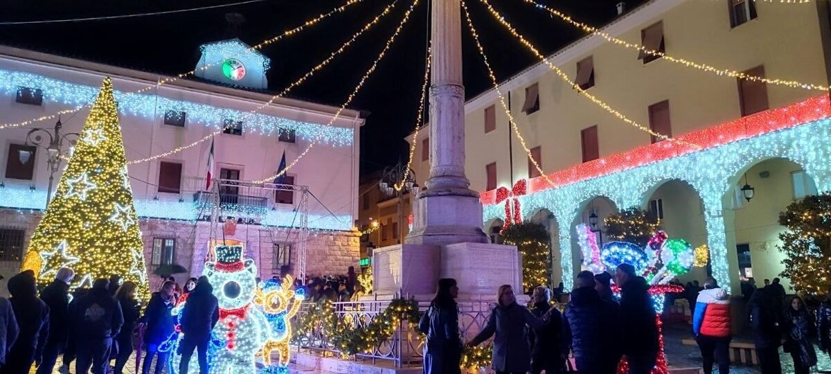 a-ferentino-il-natale-si-e-ufficialmente-aperto-con-l’accensione-delle-luminarie