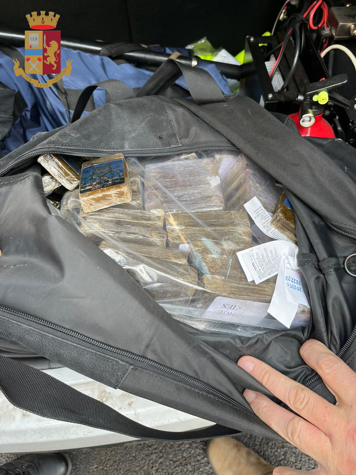 nascondeva-26-kg-di-hashish-in-via-veneto-a-nettuno,-arrestato-un-27enne