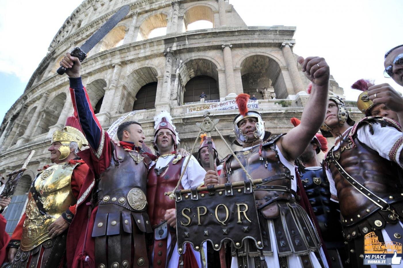 gladiatori-al-colosseo:-due-persone-arrestate-per-estorsione-e-violenza