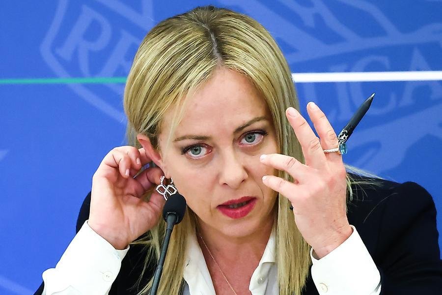 non-solo-giorgia-meloni,-i-governi-vanno-all’assalto-del-giornalismo