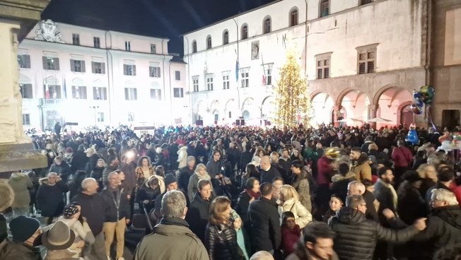 viterbo,-natale-al-via.-folla-nel-centro-storico-|-foto