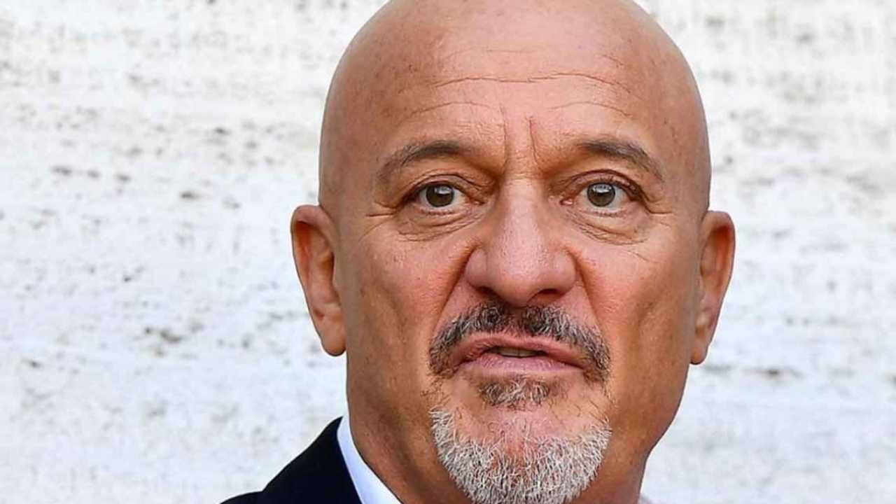 claudio-bisio,-brutto-scivolone-per-il-famoso-comico:-l'uscita-infelice-durante-la-diretta-–-il-democratico-–-giornale-di-libera-informazione