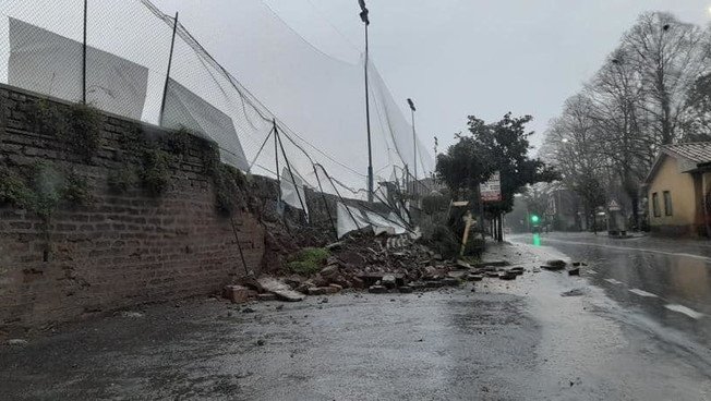 viterbo,-maltempo.-frana-sulla-provinciale-tra-civita-castellana-e-castel-sant