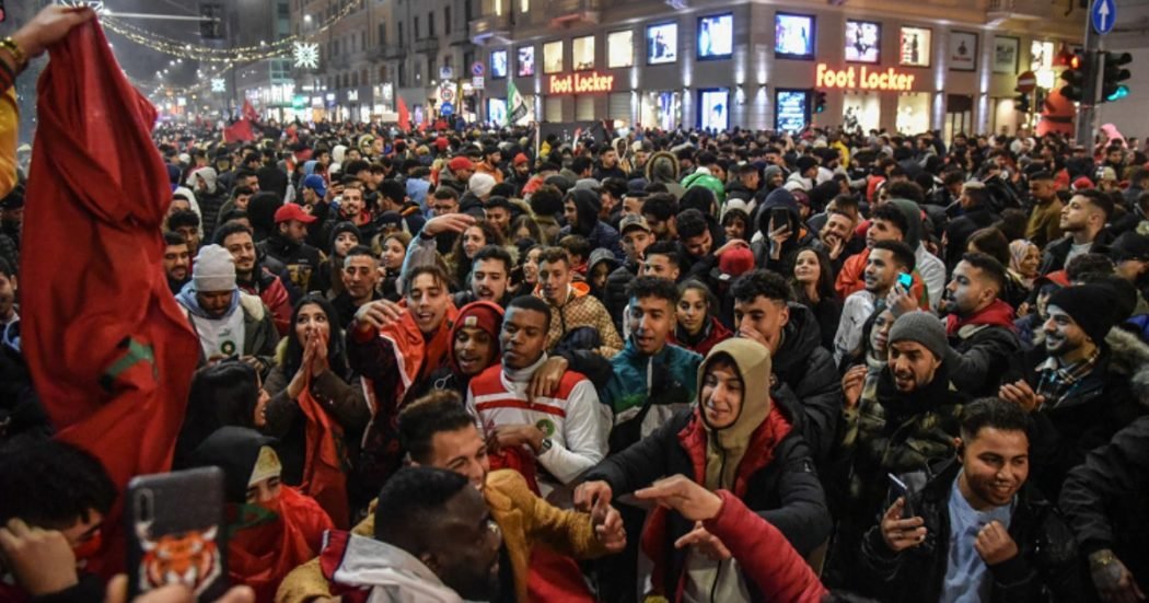 mondiali,-dopo-il-passaggio-del-marocco-in-semifinale-tifosi-in-piazza-da-genova-a-cagliari.-un-uomo-accoltellato-a-milano-–-il-fatto-quotidiano