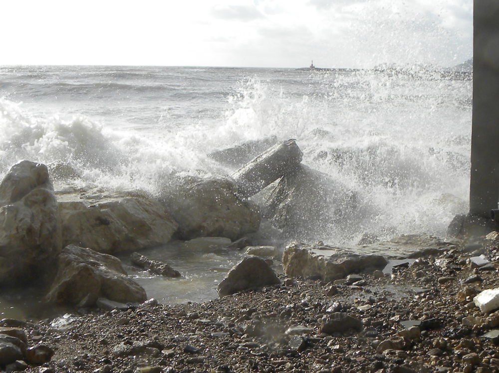ancora-un'allerta-meteo-in-provincia:-vento-e-mareggiate-per-domenica-11-dicembre