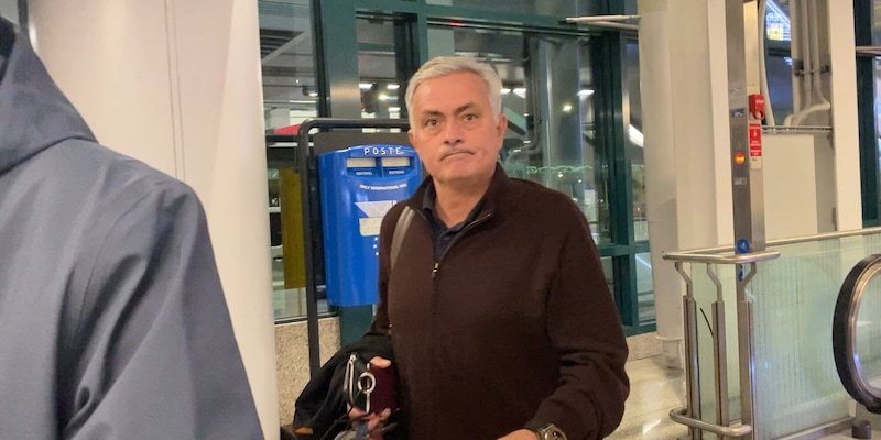mourinho-sbarca-a-roma:-“karsdorp?-voi-mi-conoscete”
