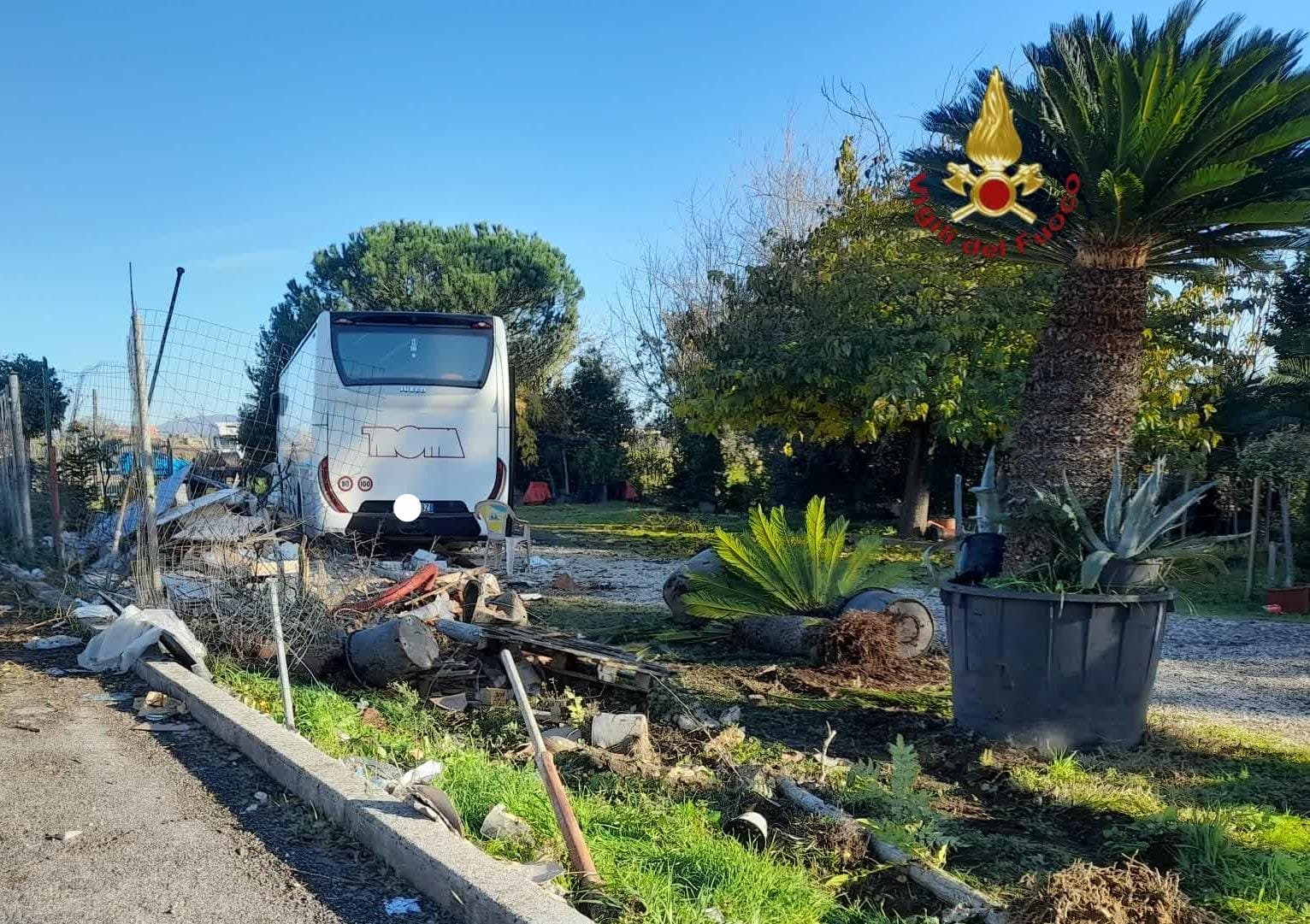 bus-con-41-bimbi-a-bordo-perde-il-controllo,-paura-sulla-tiburtina-–-tiburno-tv