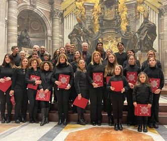 il-coro-della-parrocchia-di-san-francesco-a-lavinio-mare-in-vaticano