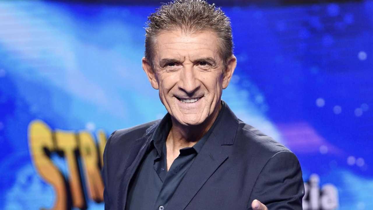 ezio-greggio,-il-grandissimo-gesto-del-conduttore:-migliaia-di-giovani-vite-salvate-grazie-a-lui-–-il-democratico-–-giornale-di-libera-informazione