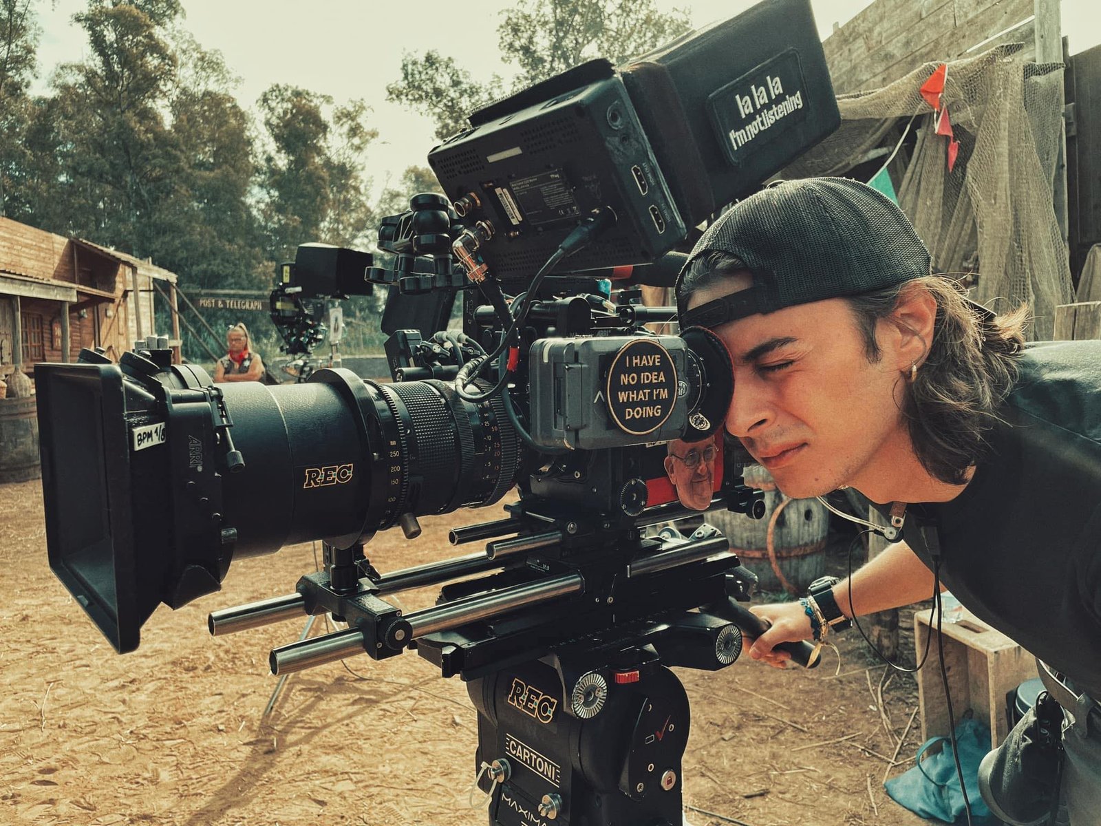 fonte-nuova-–-il-cortometraggio-“bastardi-buon-natale”-sbarca-in-sala,-anzi-in-biblioteca-–-tiburno-tv