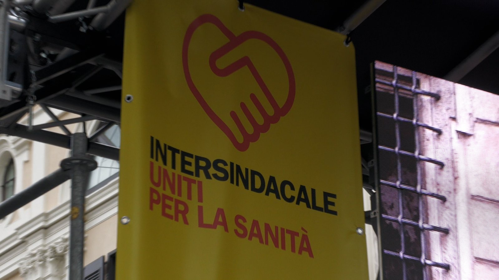 «diritto-alle-cure-a-rischio-senza-personale»,-le-richieste-dei-medici-in-piazza-a-roma.-e-schillaci-convoca-i-sindacati-|-sanita-informazione