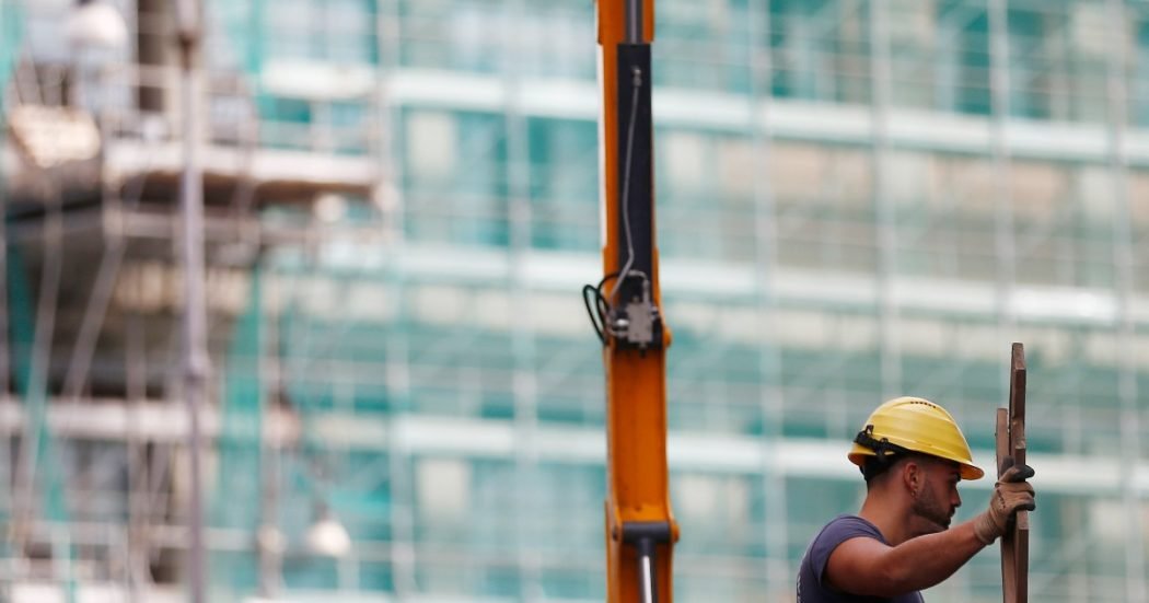 manovra,-rispunta-la-proroga-del-superbonus-fino-a-fine-anno.-il-reddito-di-cittadinanza-torna-nel-mirino:-possibile-riduzione-a-7-mesi-–-il-fatto-quotidiano