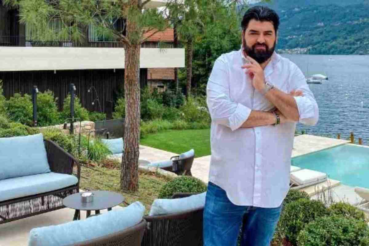 non-tutti-sanno-di-questo-retroscena-sullo-chef-cannavacciuolo:-veniva-lasciato-a-dormire-fuori-casa