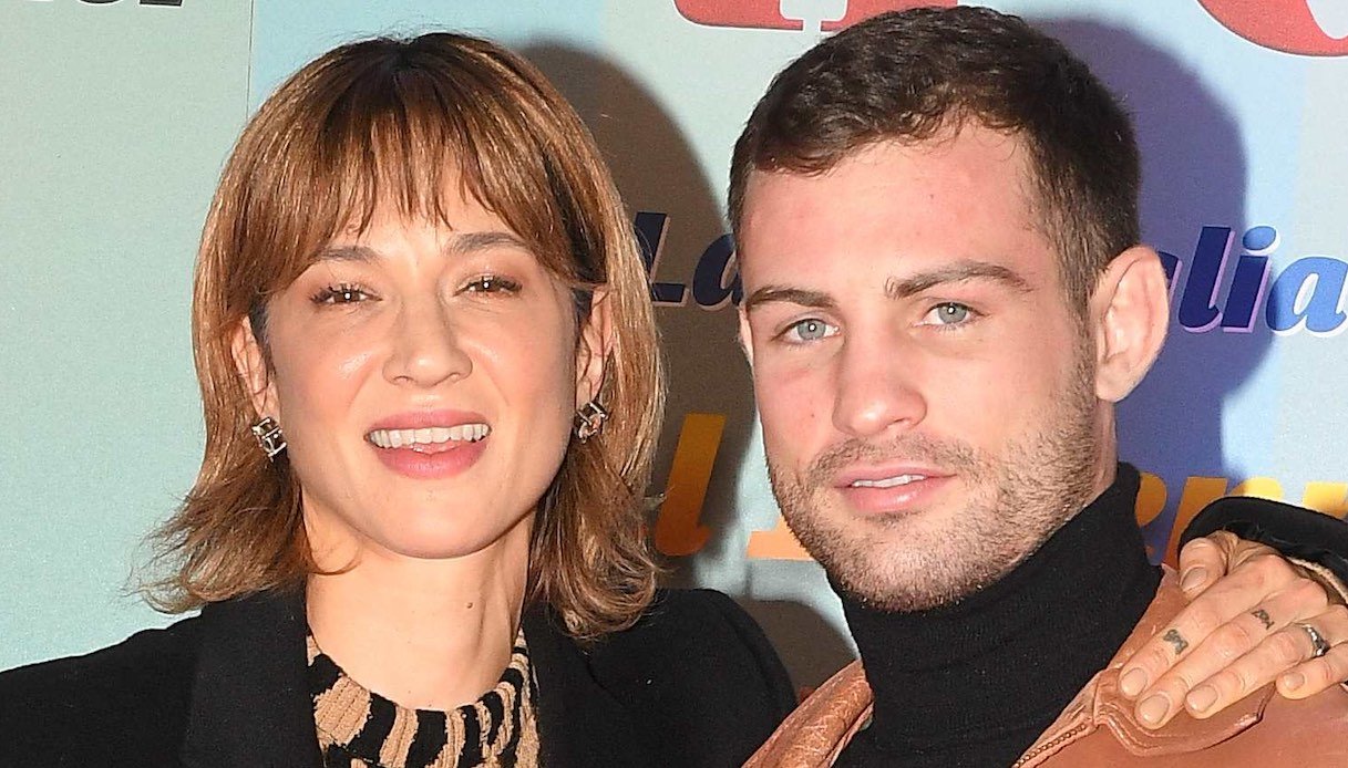 asia-argento-innamorata:-la-prima-uscita-pubblica-con-il-fidanzato-michele