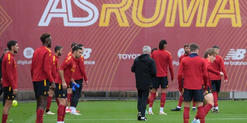 roma,-col-cadice-un-minuto-di-silenzio-per-mihajlovic