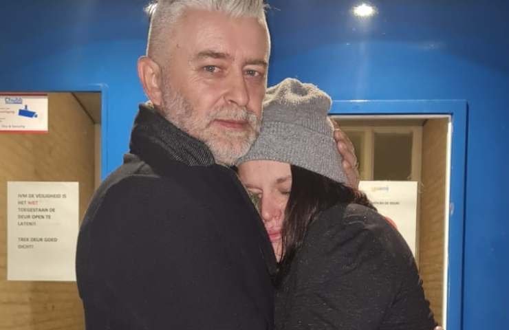 nicole-pop,-l'abbraccio-col-suo-mamma