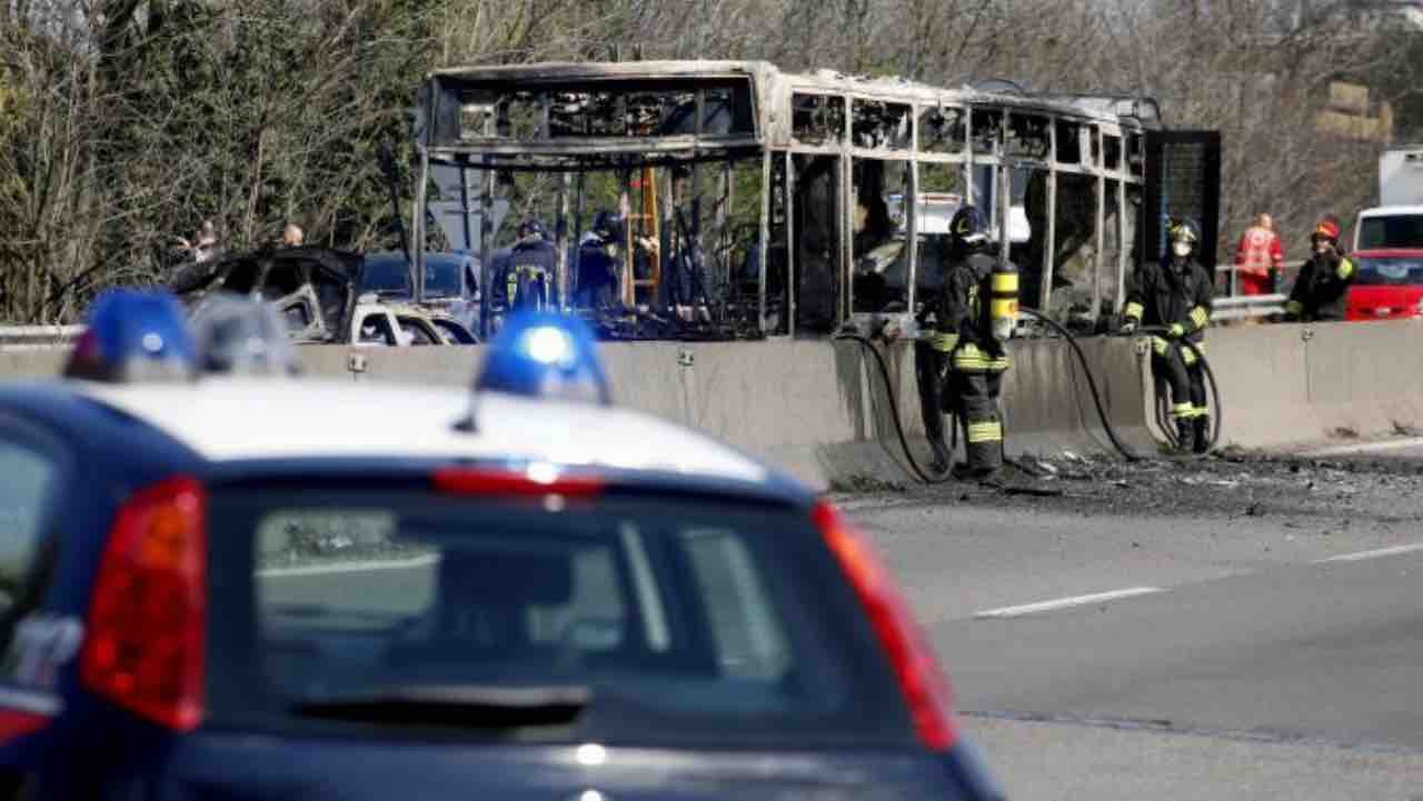 autista-di-un-bus-con-41-bambini-ha-un-malore:-gravi-conseguenze