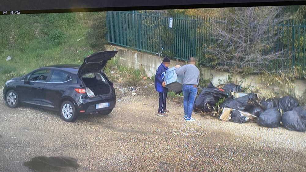 le-fototrappole-beccano-due-zozzoni-a-civitavecchia-•-terzo-binario-news