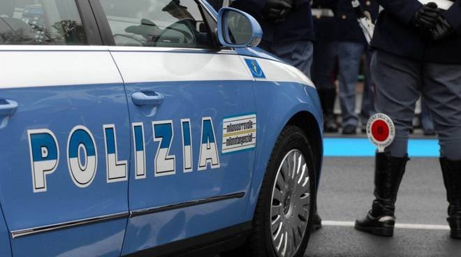 gaeta,-nasconde-nel-bagagliaio-scarpe,-borse-e-vestiti-taroccati:-beccato-dalla-polizia