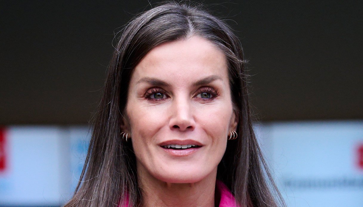 letizia-di-spagna,-barbie-girl-a-50-anni:-solo-lei-se-lo-puo-permettere-cosi
