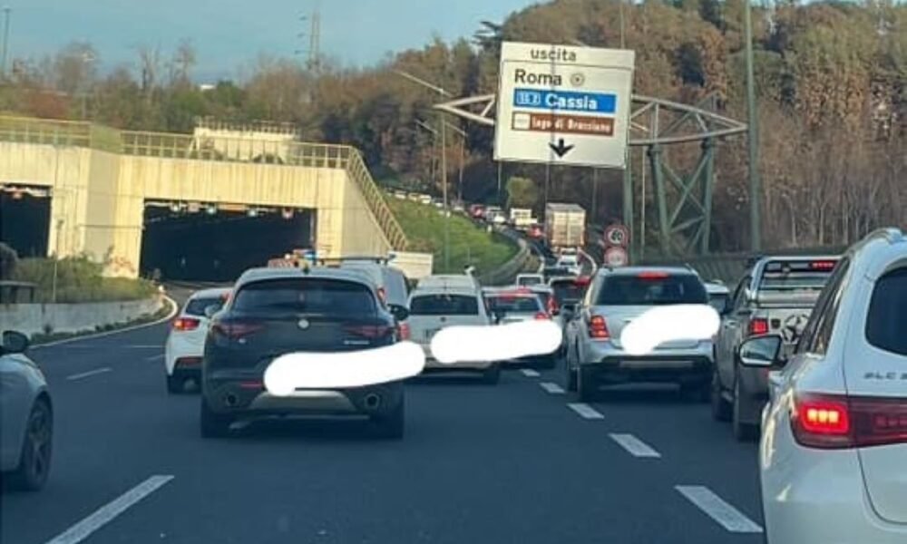 incidente-sul-gra-nella-galleria-cassia:-un-morto-e-traffico-in-tilt