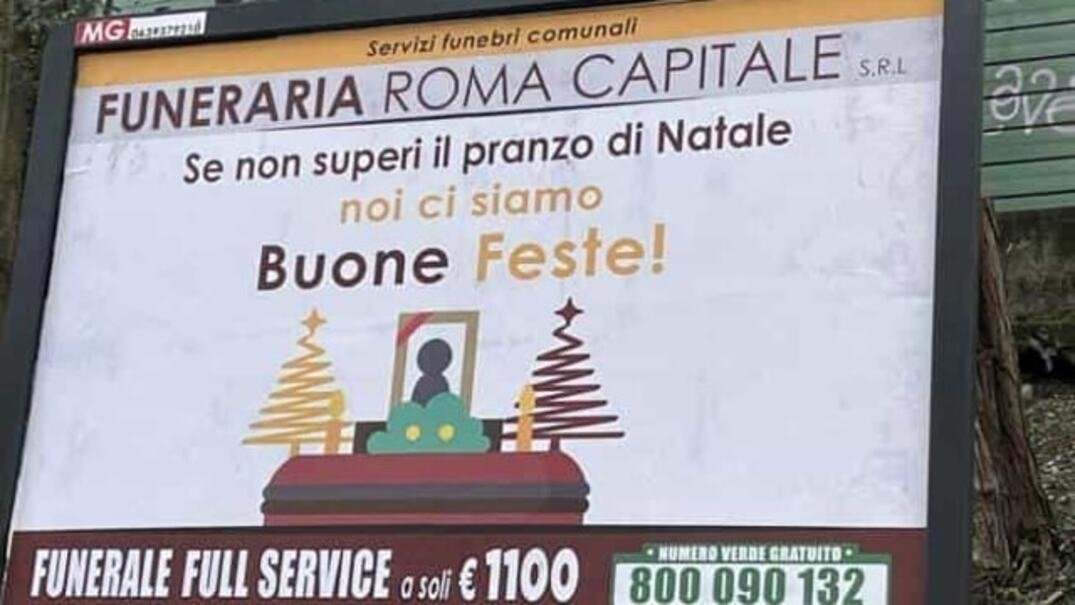 cartellone-funeraria-roma,-lo-slogan-natalizio-che-imbarazza-cittadini-e-campidoglio