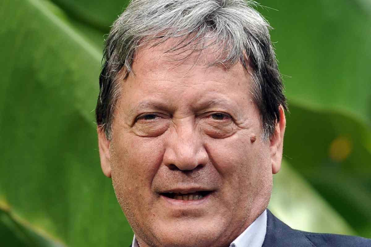 tony-sperandeo,-il-brutto-imprevisto-a-bordo-dell'aereo:-la-situazione-e-delicatissima-–-il-democratico-–-giornale-di-libera-informazione