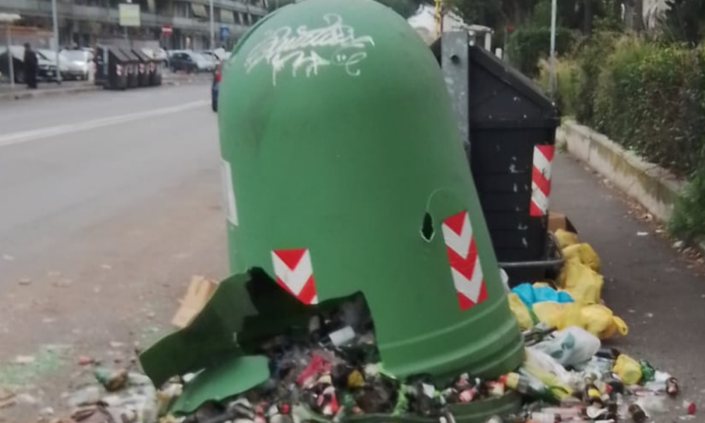 tor-bella-monaca,-capodanno-col-botto:-fatte-esplodere-6-campane-del-vetro-con-i-fuochi d’artificio