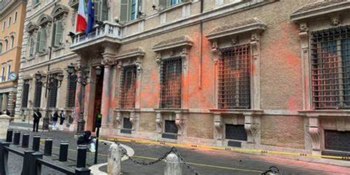 senato-imbrattato,-cicculli-difende-ultima-generazione:-“gesto-non-violento,-va-ascoltato”