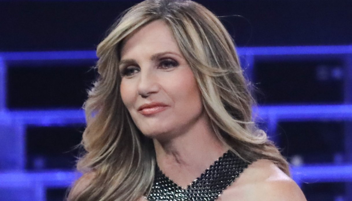 lorella-cuccarini,-i-momenti-difficili-con-silvio-testi:-“la-famiglia-perfetta-non-esiste”
