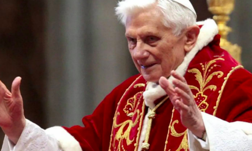 funerali-ratzinger:-i-fedeli-‘prenotano’-i-posti-a-sedere,-ma-e-una-truffa