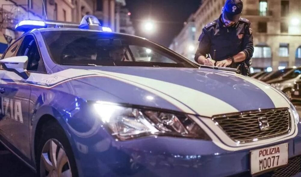 roma:-si-arrampica-dalla-canna-fumaria,-spacca-la-finestra-per-entrare-in-casa-e-terrorizza-madre,-padre-e-due-figlie