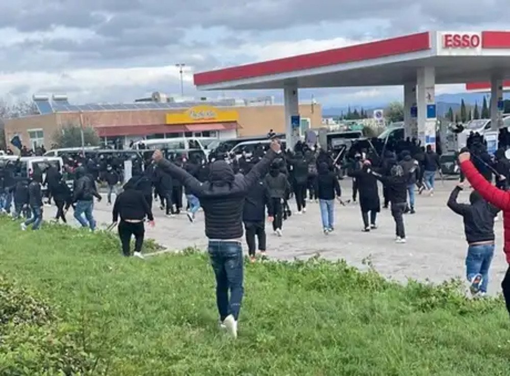 scontri-sulla-a1-tra-tifosi-della-roma-e-del-napoli:-un-ferito