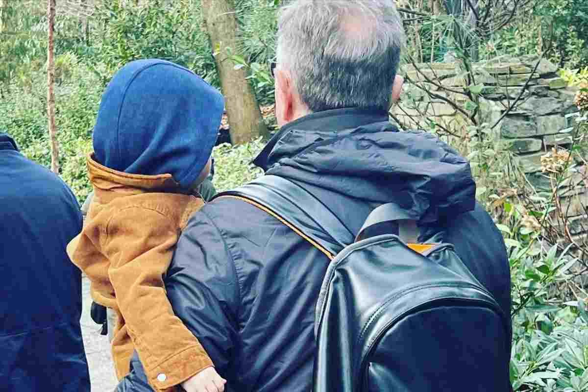 nonno-paolo-bonolis:-l'immagine-tenerissima-fa-il-boom-di-like