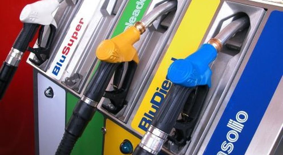 prezzo-dei-carburanti,-al-via-i-controlli-della-finanza-sui-distributori