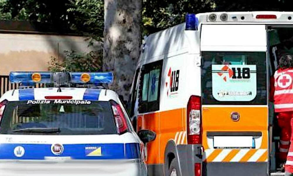 roma,-terribile-incidente-tra-auto-e-scooter:-centauro-in-codice-rosso