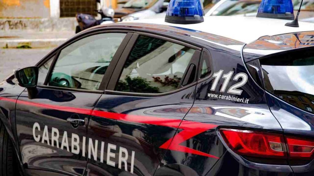 suicidio-a-velletri,-51enne-picchia-la-moglie-poi-si-impicca-al-portico-di-casa