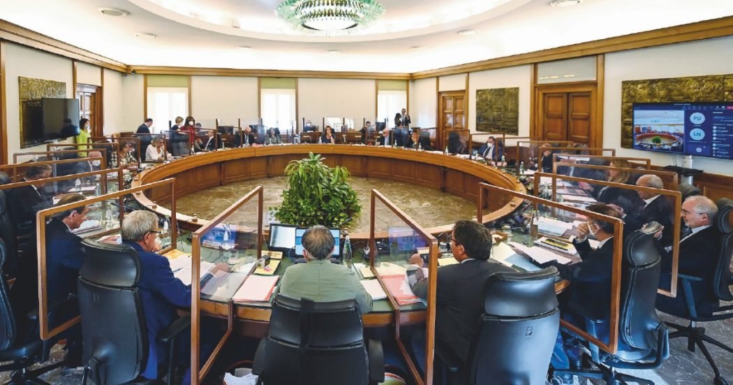 csm,-pasticcio-fdi:-eletti-solo-9-laici-su-10-veto-m5s-pd-sull'indagato-valentino,-che-si-ritira.-ma-il-suo-“sostituto”-non-raggiunge-il-quorum-–-il-fatto-quotidiano