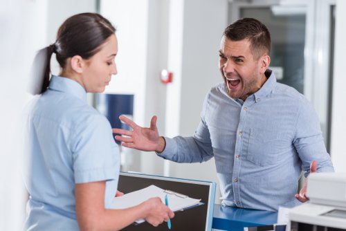 aggressioni-ai-medici:-le-regioni-puntano-su-vigilantes-e-telecamere-in-attesa-del-ministero