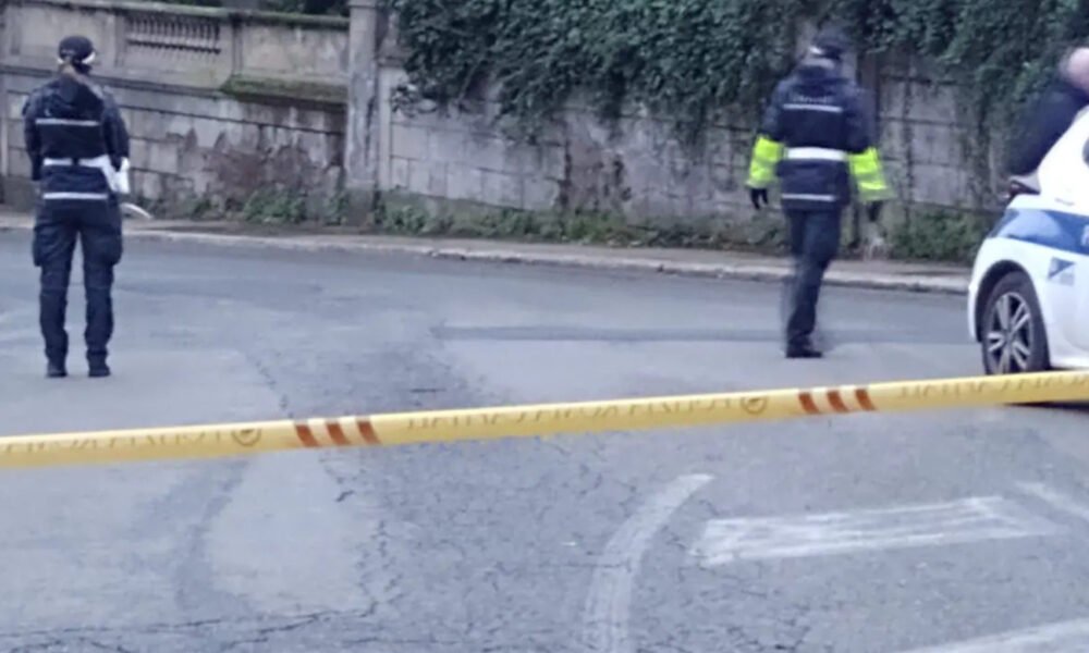 roma,-schianto-frontale-in-via-di-casal-del-marmo,-donna-in-ospedale:-strada-chiusa-quasi-due-ore
