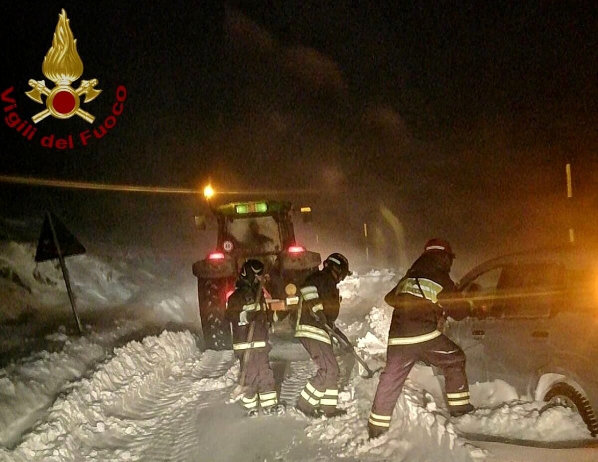 san-donato-val-di-comino,-tutti-gli-interventi-per-l'emergenza-neve-(foto-e-video)